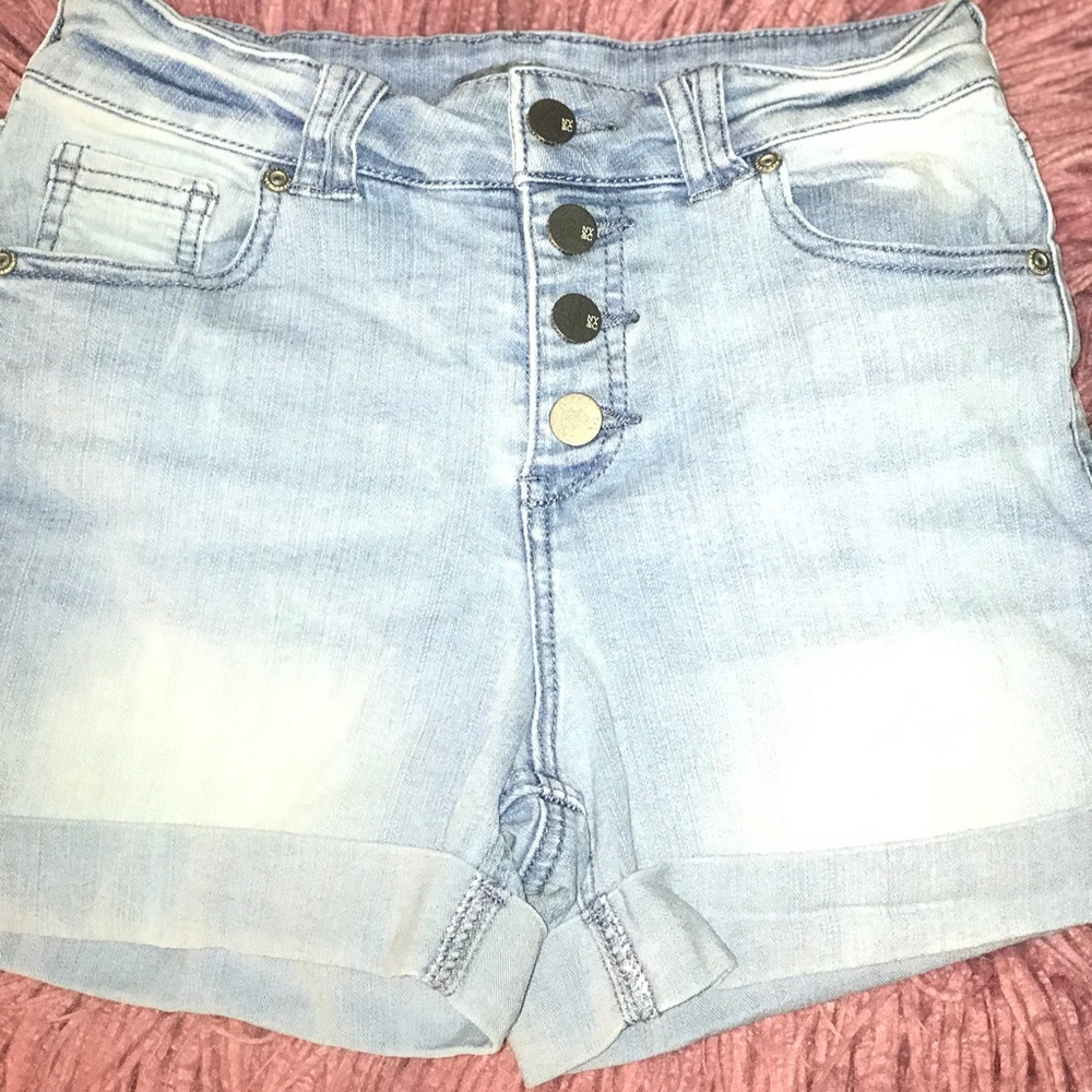 New York & Company highwaisted shorts